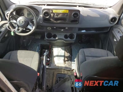 Zdjęcie 8 z 13 samochodu: 2019 MERCEDES BENZ SPRINTER 2500/3500 DELIVERY VAN VIN:WD4PF1CD4KP113029 - miniatura
