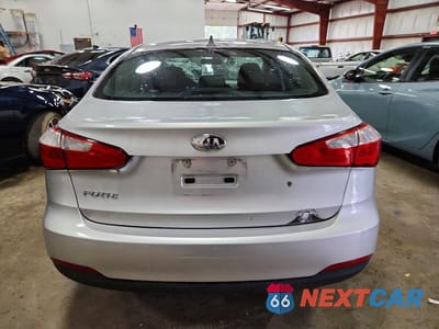 Zdjęcie 6 z 12 samochodu: 2014 KIA FORTE LX VIN:KNAFK4A64E5161425 - miniatura