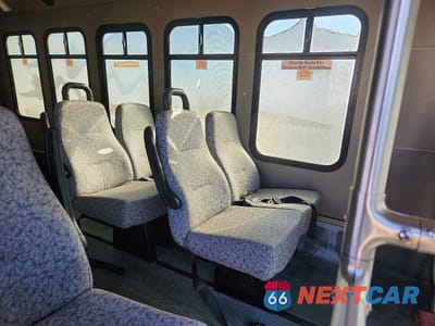 Zdjęcie 11 z 13 samochodu: 2010 FORD E350 SHUTTLE BUS VIN:1FDEE3FS6ADA58220 - miniatura