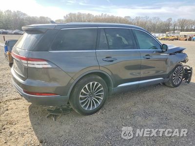 Trzecie zdjęcie samochodu z tyłu: 2020 LINCOLN AVIATOR VIN:5LM5J7WC2LGL04674 - miniatura