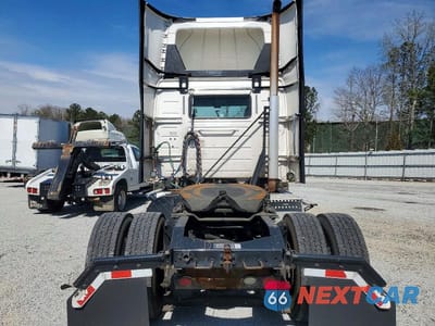Zdjęcie 6 z 10 samochodu: 2017 VOLVO VNL SEMI TRUCK VIN:4V4N39TG7HN988035 - miniatura