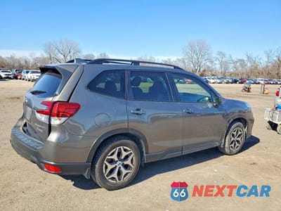 Trzecie zdjęcie samochodu z tyłu: 2021 SUBARU FORESTER PREMIUM VIN:JF2SKAJC2MH592852 - miniatura