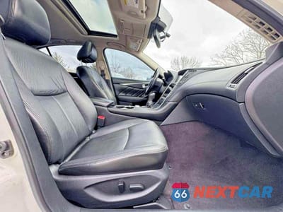 Piąte zdjęcie samochodu w środku: 2018 INFINITI Q50 3.0T LUXE VIN:JN1EV7AP3JM359190 - miniatura