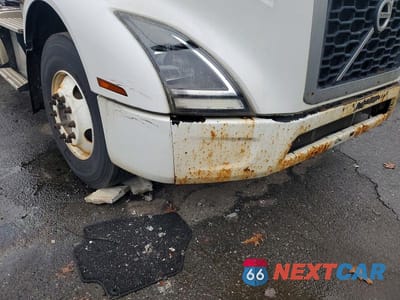 Zdjęcie 9 z 10 samochodu: 2019 VOLVO VNR SEMI TRUCK VIN:4V4W19DF8KN202881 - miniatura