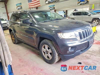 Czwarte zdjęcie samochodu z boku: 2011 JEEP GRAND CHEROKEE LAREDO VIN:1J4RR4GG8BC622736 - miniatura