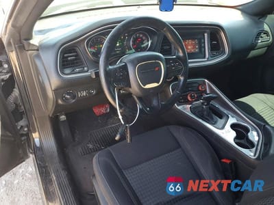 Zdjęcie 8 z 13 samochodu: 2016 DODGE CHALLENGER SXT VIN:2C3CDZAGXGH290355 - miniatura