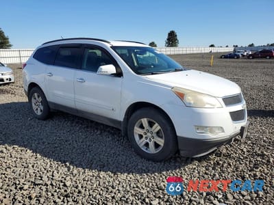Czwarte zdjęcie samochodu z boku: 2010 CHEVROLET TRAVERSE LT VIN:1GNLVGEDXAS122817 - miniatura