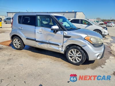 Czwarte zdjęcie samochodu z boku: 2013 KIA SOUL + VIN:KNDJT2A6XD7503798 - miniatura