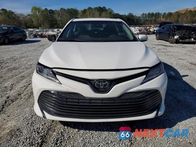 Piąte zdjęcie samochodu w środku: 2020 TOYOTA CAMRY LE VIN:4T1C11AK7LU917512 - miniatura