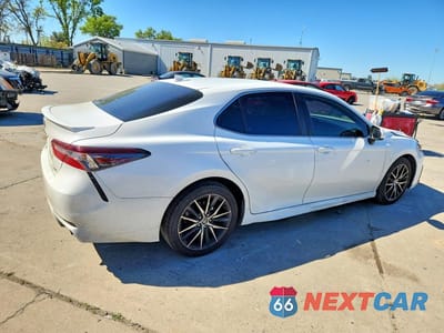 Trzecie zdjęcie samochodu z tyłu: 2021 TOYOTA CAMRY SE VIN:4T1G11AK7MU415263 - miniatura