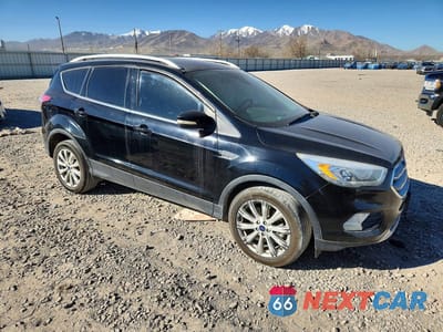 Czwarte zdjęcie samochodu z boku: 2017 FORD ESCAPE TITANIUM VIN:1FMCU9J98HUE47727 - miniatura