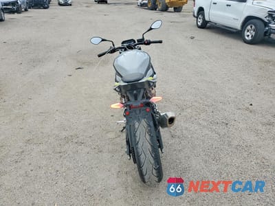 Czwarte zdjęcie samochodu z boku: 2022 BMW S 1000 R VIN:WB10E530XN6E36692 - miniatura