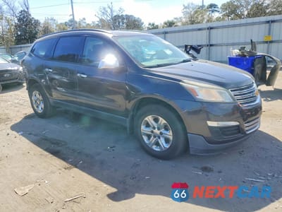 Czwarte zdjęcie samochodu z boku: 2017 CHEVROLET TRAVERSE LS VIN:1GNKVFED4HJ327734 - miniatura