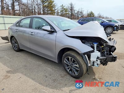 Czwarte zdjęcie samochodu z boku: 2023 KIA FORTE LXS VIN:3KPF24AD4PE688454 - miniatura