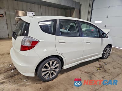 Trzecie zdjęcie samochodu z tyłu: 2013 HONDA FIT SPORT VIN:JHMGE8H59DC069951 - miniatura