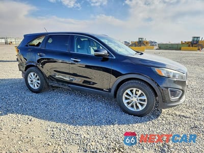 Czwarte zdjęcie samochodu z boku: 2017 KIA SORENTO LX VIN:5XYPGDA32HG277829 - miniatura