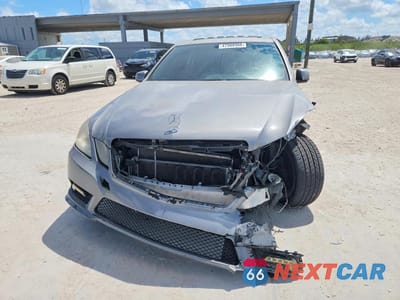 Piąte zdjęcie samochodu w środku: 2010 MERCEDES-BENZ E 350 VIN:WDDHF5GB6AA045662 - miniatura