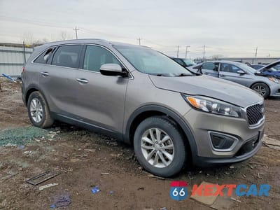 Czwarte zdjęcie samochodu z boku: 2018 KIA SORENTO LX V6 VIN:5XYPG4A53JG359141 - miniatura