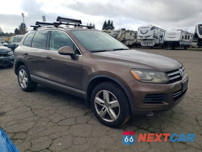 Czwarte zdjęcie samochodu z boku: 2011 VOLKSWAGEN TOUAREG V6 TDI VIN:WVGFK9BP4BD007298 - miniatura