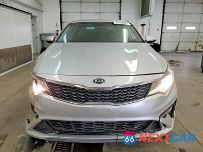 Piąte zdjęcie samochodu w środku: 2019 KIA OPTIMA LX VIN:5XXGT4L36KG311906 - miniatura