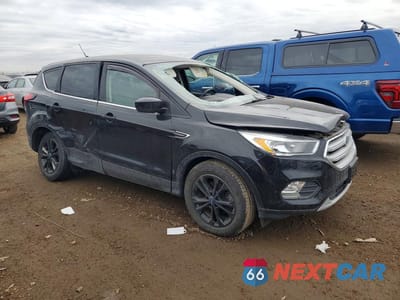 Czwarte zdjęcie samochodu z boku: 2019 FORD ESCAPE SE VIN:1FMCU0GD5KUC47483 - miniatura