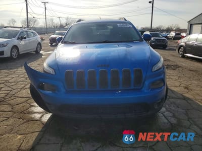 Piąte zdjęcie samochodu w środku: 2018 JEEP CHEROKEE LATITUDE VIN:1C4PJMCB4JD592514 - miniatura