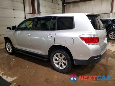 Drugie zdjęcie samochodu z przodu: 2013 TOYOTA HIGHLANDER BASE VIN:5TDBK3EH2DS199591 - miniatura