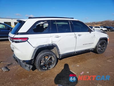 Trzecie zdjęcie samochodu z tyłu: 2025 JEEP GRAND CHEROKEE LIMITED VIN:1C4RJHBG9SC352976 - miniatura