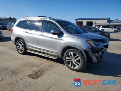 Czwarte zdjęcie samochodu z boku: 2017 HONDA PILOT ELITE VIN:5FNYF6H02HB011569 - miniatura