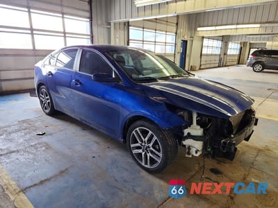 Czwarte zdjęcie samochodu z boku: 2019 KIA FORTE S VIN:3KPF34AD1KE025929 - miniatura