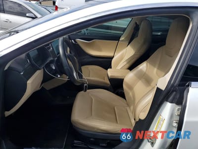 Zdjęcie 7 z 13 samochodu: 2015 TESLA MODEL S 85D VIN:5YJSA1H22FF095883 - miniatura