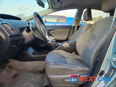 Zdjęcie 7 z 12 samochodu: 2015 TOYOTA PRIUS TWO VIN:JTDKN3DU9F1995888 - miniatura