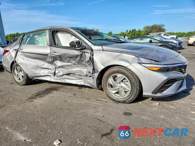 Czwarte zdjęcie samochodu z boku: 2026 HYUNDAI ELANTRA SE VIN:KMHLL4DG8TU144567 - miniatura