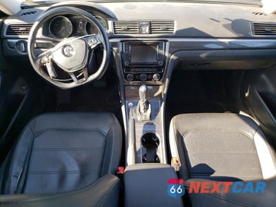 Zdjęcie 8 z 12 samochodu: 2016 VOLKSWAGEN PASSAT SE VIN:1VWBT7A39GC067395 - miniatura
