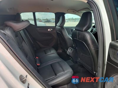 Zdjęcie 11 z 13 samochodu: 2022 VOLVO XC40 T5 MOMENTUM VIN:YV4162UK1N2760053 - miniatura