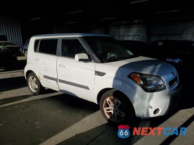 Czwarte zdjęcie samochodu z boku: 2011 KIA SOUL + VIN:KNDJT2A24B7706051 - miniatura