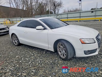 Czwarte zdjęcie samochodu z boku: 2011 AUDI A5 PREMIUM VIN:WAUCFAFR0BA039608 - miniatura