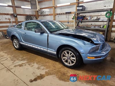 Czwarte zdjęcie samochodu z boku: 2005 FORD MUSTANG VIN:1ZVFT80N455208594 - miniatura