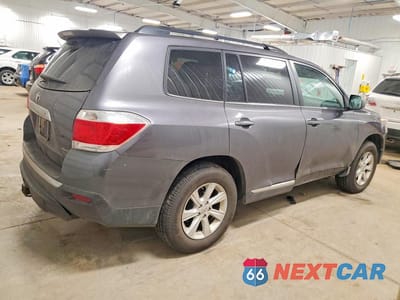 Trzecie zdjęcie samochodu z tyłu: 2012 TOYOTA HIGHLANDER SE VIN:5TDBK3EH5CS123684 - miniatura