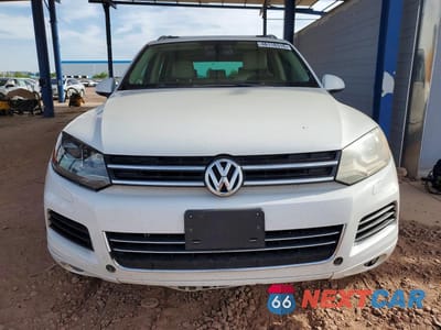 Piąte zdjęcie samochodu w środku: 2012 VOLKSWAGEN TOUAREG V6 TDI VIN:WVGEK9BP7CD010337 - miniatura