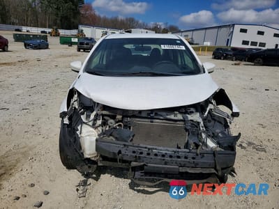 Piąte zdjęcie samochodu w środku: 2017 NISSAN VERSA NOTE S PLUS VIN:3N1CE2CP2HL360729 - miniatura
