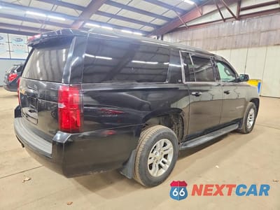 Trzecie zdjęcie samochodu z tyłu: 2020 CHEVROLET SUBURBAN K1500 LT VIN:1GNSKHKC8LR175631 - miniatura