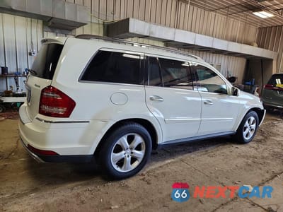 Trzecie zdjęcie samochodu z tyłu: 2011 MERCEDES-BENZ GL 450 4MATIC VIN:4JGBF7BE6BA676048 - miniatura