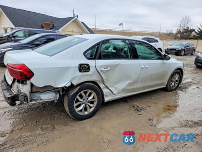 Trzecie zdjęcie samochodu z tyłu: 2018 VOLKSWAGEN PASSAT S VIN:1VWAA7A36JC029101 - miniatura