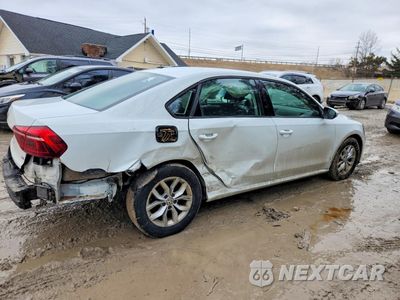 Trzecie zdjęcie samochodu z tyłu: 2018 VOLKSWAGEN PASSAT S VIN:1VWAA7A36JC029101 - miniatura