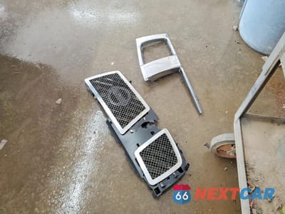 Zdjęcie 12 z 13 samochodu: 2006 NISSAN TITAN XE VIN:1N6AA07B56N567760 - miniatura