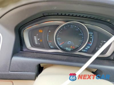 Zdjęcie 9 z 12 samochodu: 2016 VOLVO XC60 T5 PLATINUM VIN:YV4612RM0G2801290 - miniatura