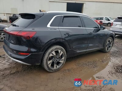 Trzecie zdjęcie samochodu z tyłu: 2022 AUDI E-TRON PREMIUM VIN:WA1AAAGE1NB005612 - miniatura