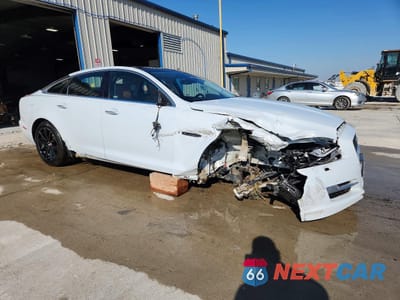 Czwarte zdjęcie samochodu z boku: 2019 JAGUAR XJ R - SPORT VIN:SAJXJ1CD0K8W20336 - miniatura