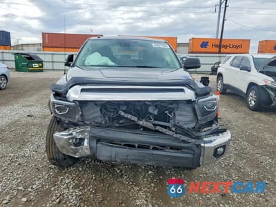 Piąte zdjęcie samochodu w środku: 2018 TOYOTA TUNDRA SR5 VIN:5TFDW5F19JX703912 - miniatura